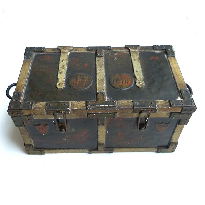 Huntley & Palmer Biscuits, Iron Chest, Blechdose