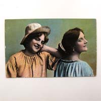 zwei junge Frauen, Motivkarte, Ansichtskarte