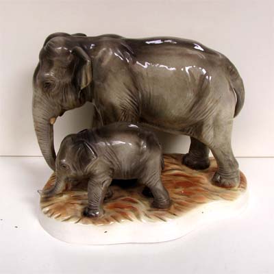 Elefanten, Katzhütte, Porzellan/Keramik-Skulptur