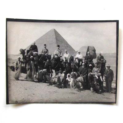 Ägypten, alte Fotografie, Reisegruppe vor Pyramiden
