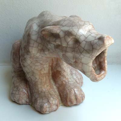 alte Keramik, Hund oder Löwe, krakeliert