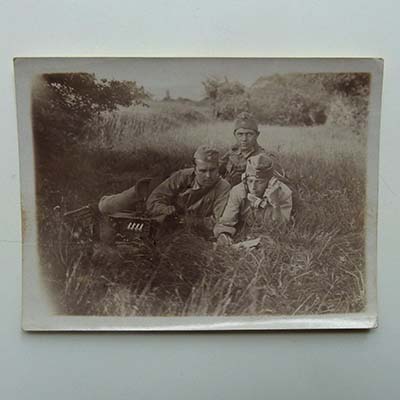 Soldaten mit Funkgerät, alte Fotografie