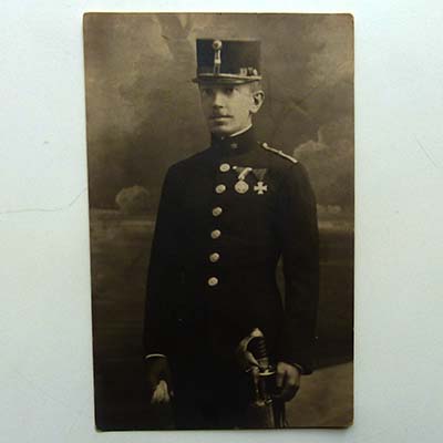 Offizier mit Degen & Orden, alte Fotografie