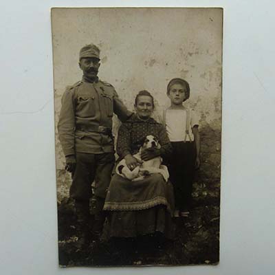 Soldat mit Ehefrau und Jungen, alte Fotografie