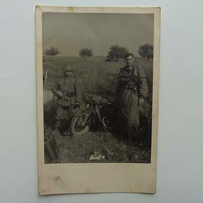 Soldaten mit Motorrad, alte Fotografie